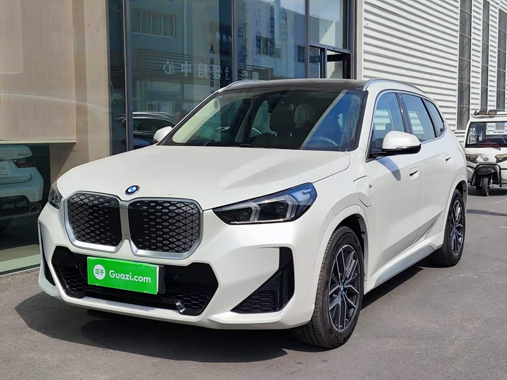 BMW iX1