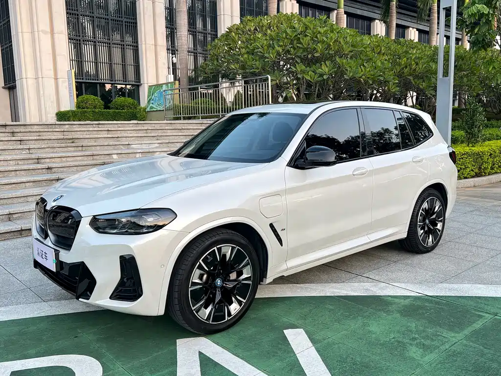 BMW iX3