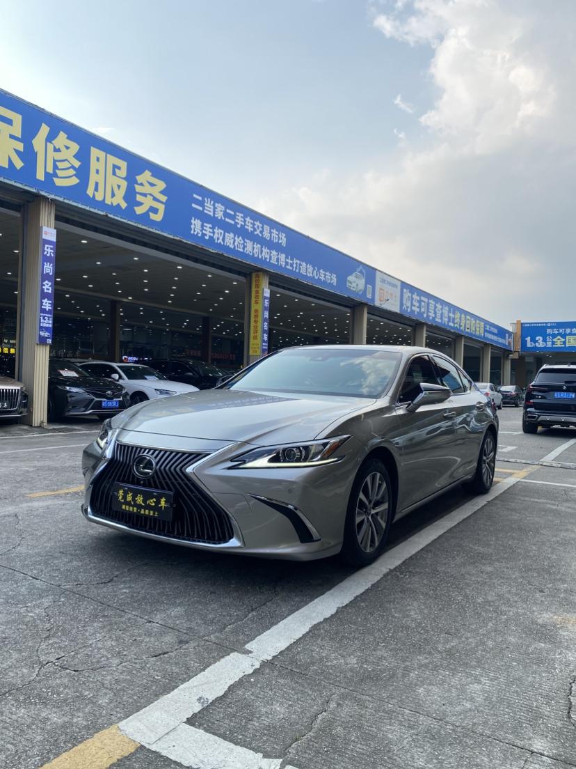 Lexus ES