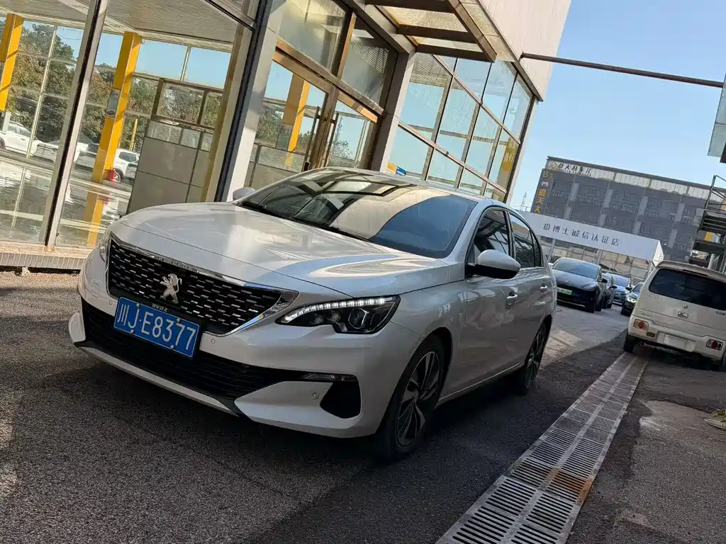 Peugeot 408