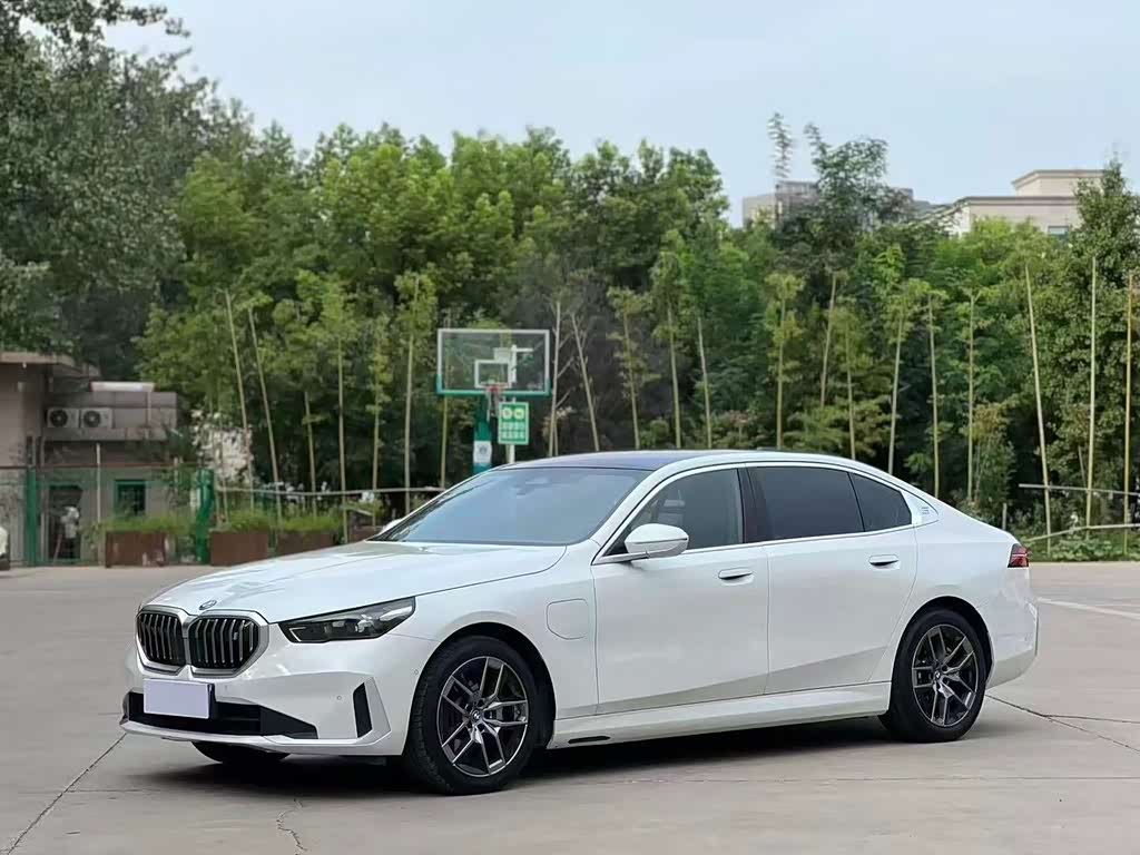 BMW i5