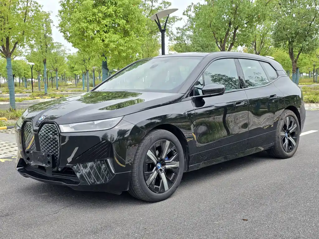 BMW iX