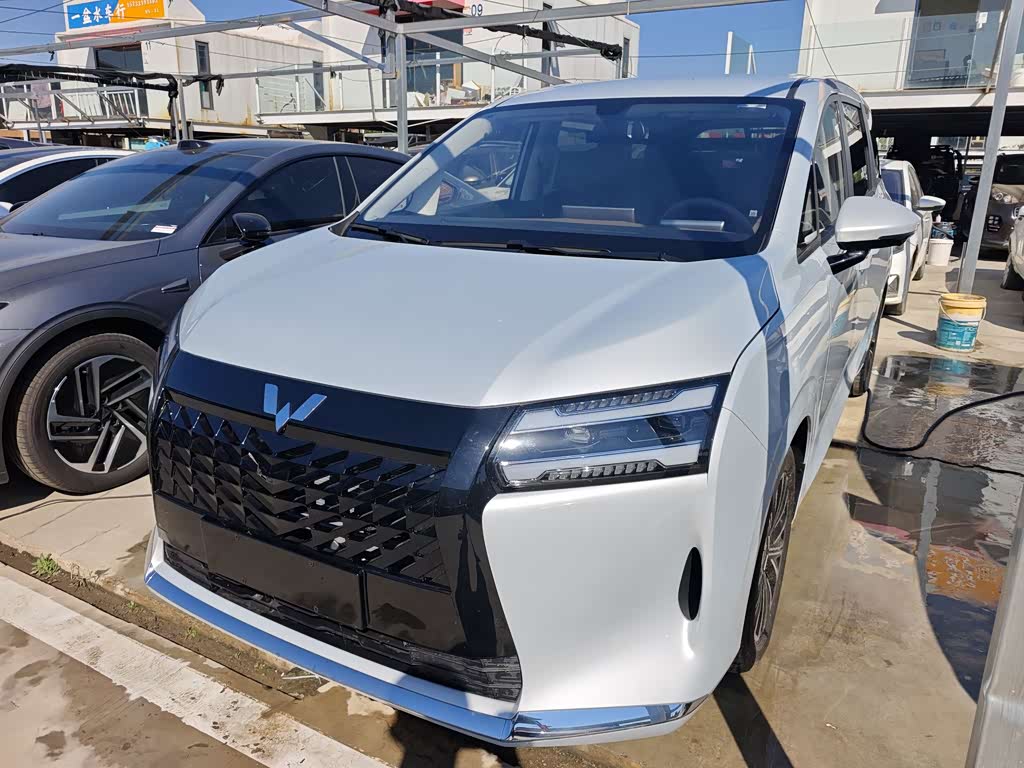 Wuling 730