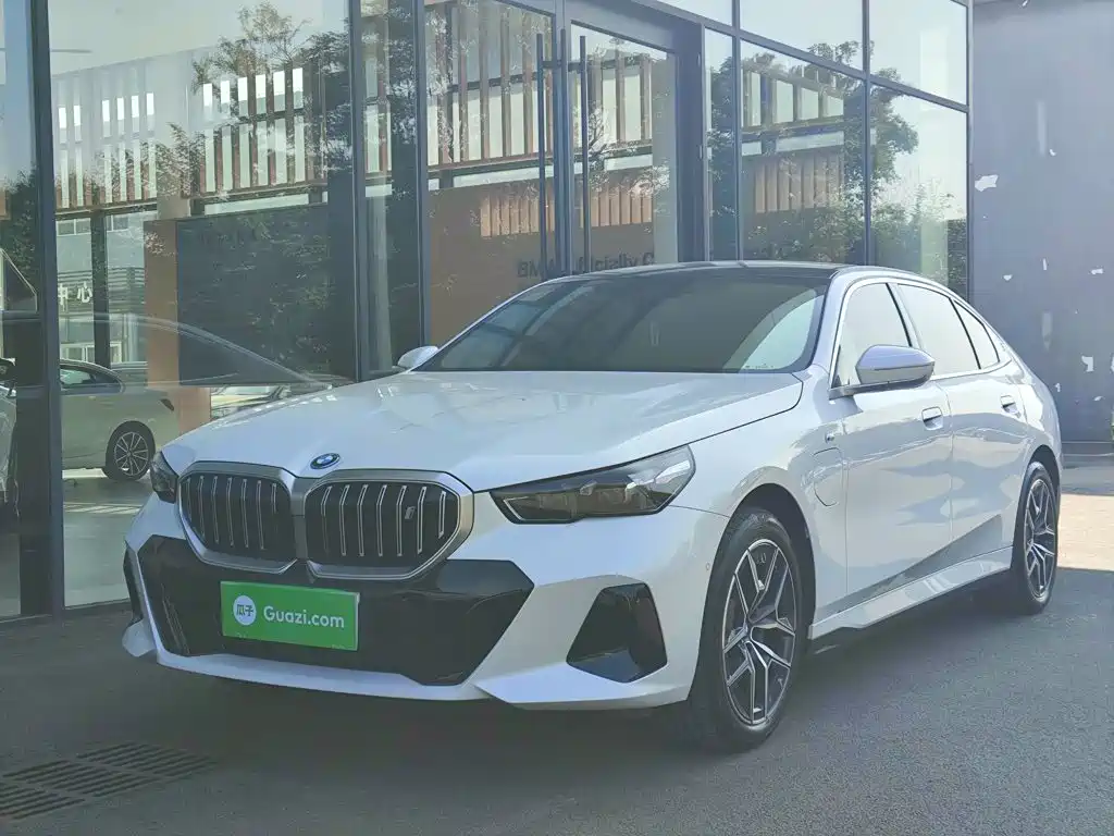 BMW i5