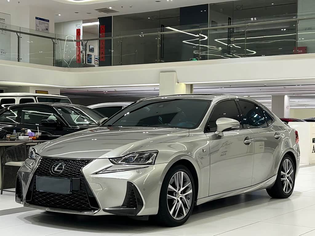 Lexus IS
