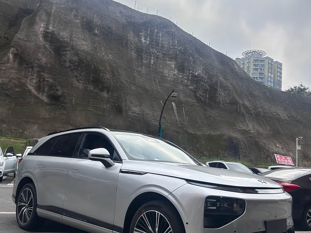 Xpeng G9