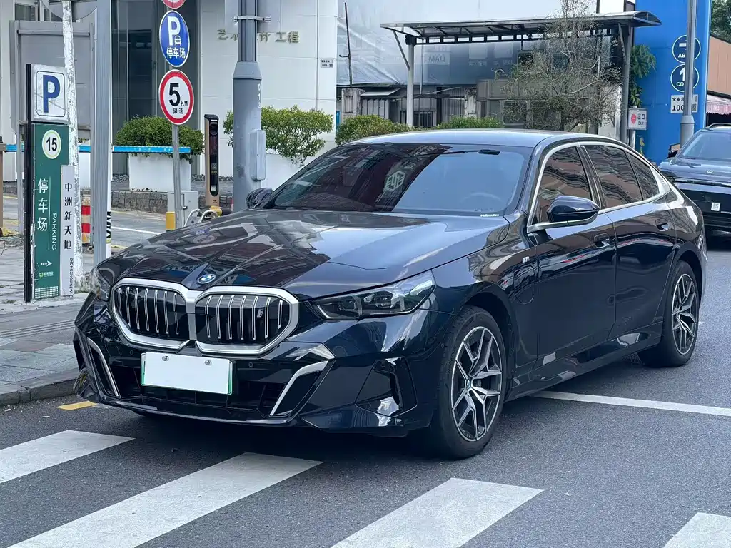 BMW i5