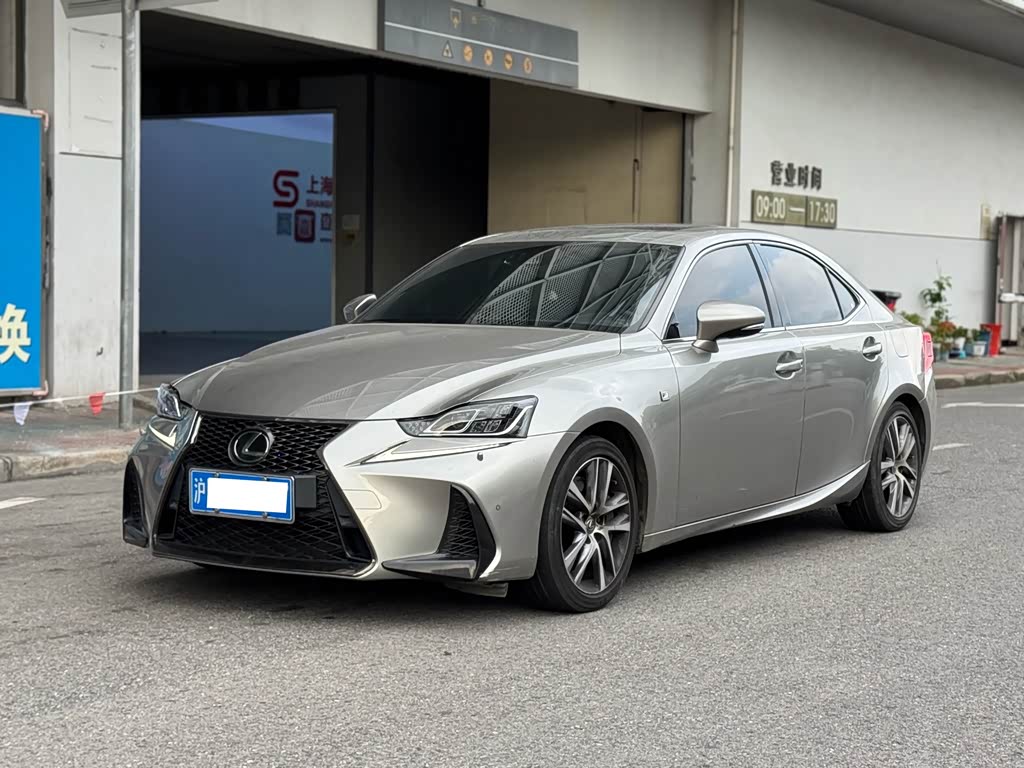 Lexus IS
