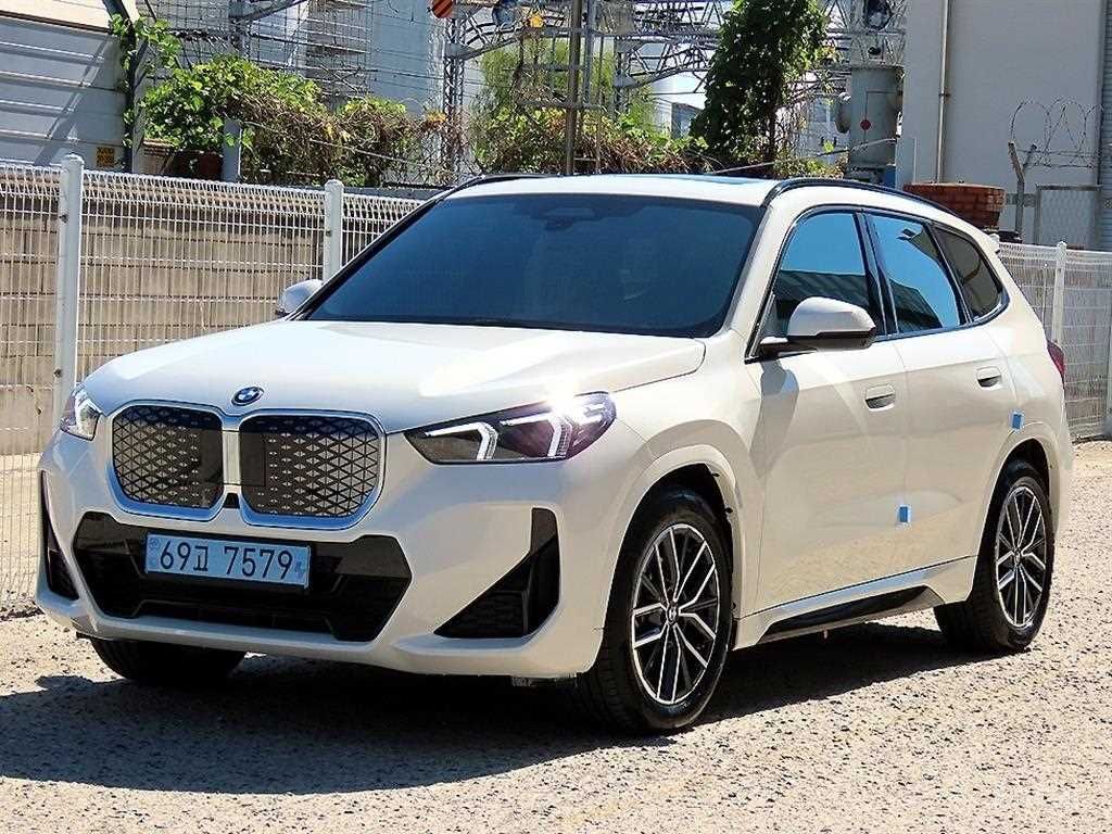 BMW iX1
