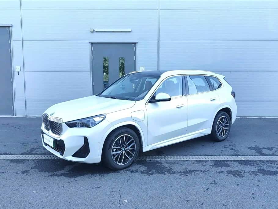 BMW iX1