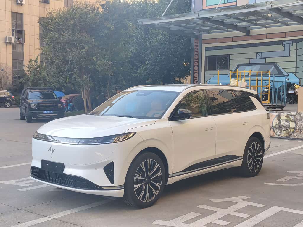 Dongfeng eπ008