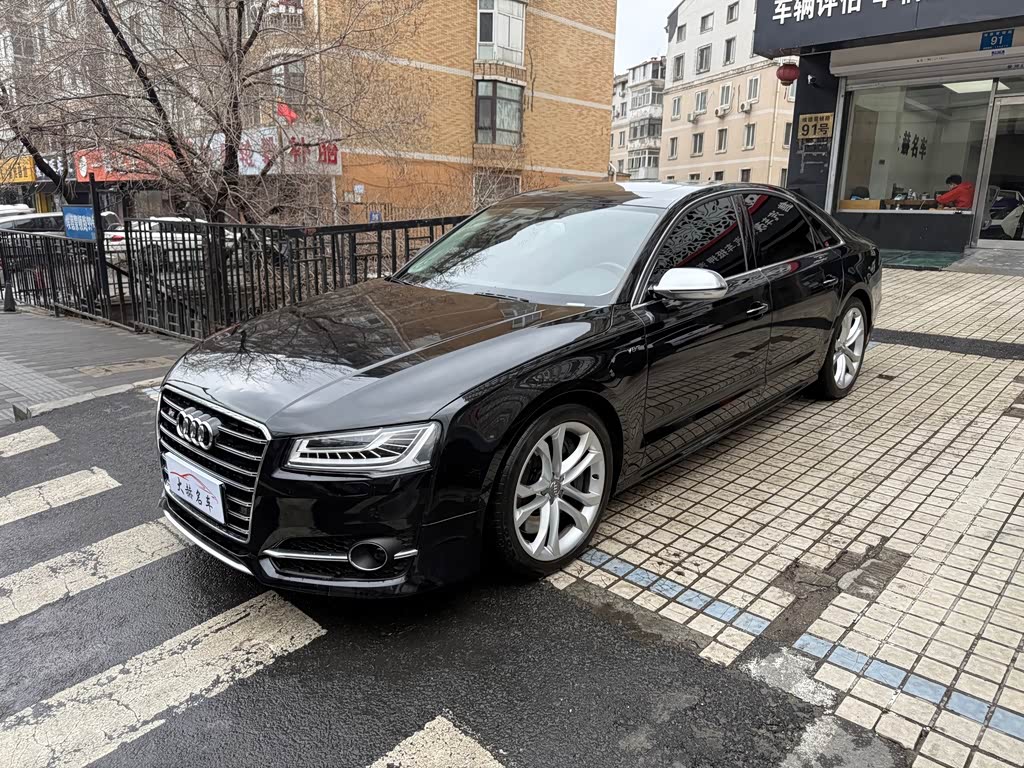 Audi S8
