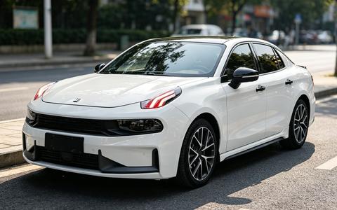 Lynk & Co 03