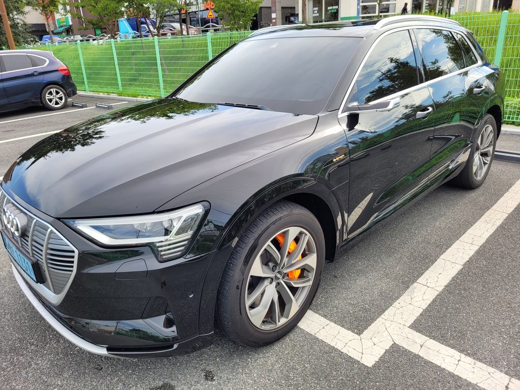Audi e-tron