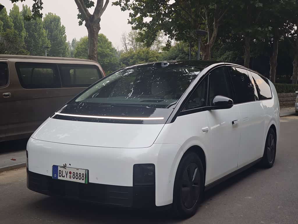 Li Auto MEGA