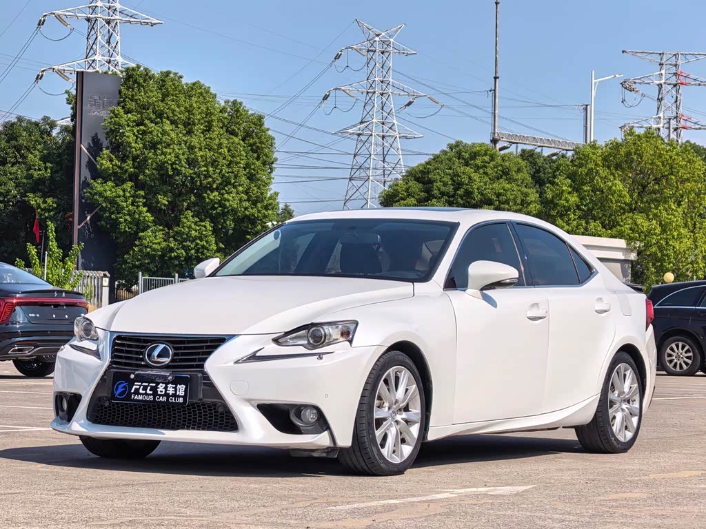 Lexus IS