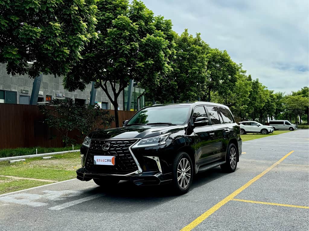 Lexus LX