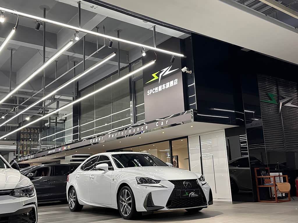 Lexus IS