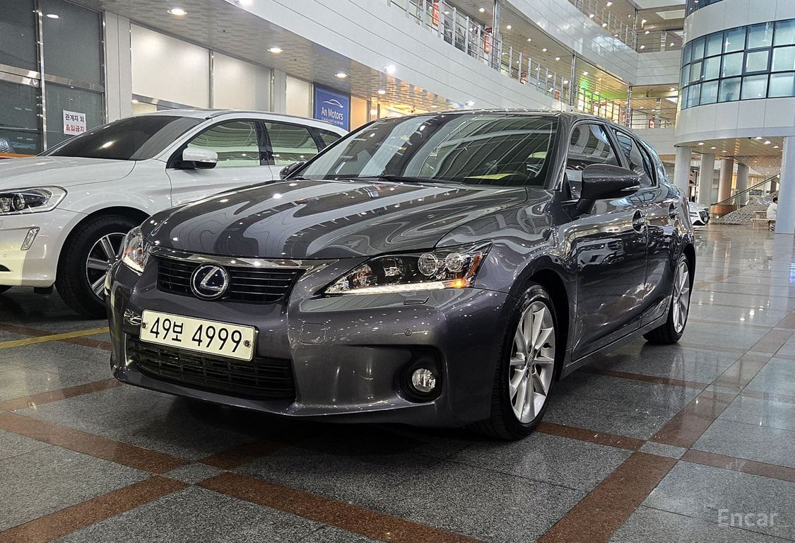 Lexus CT200h