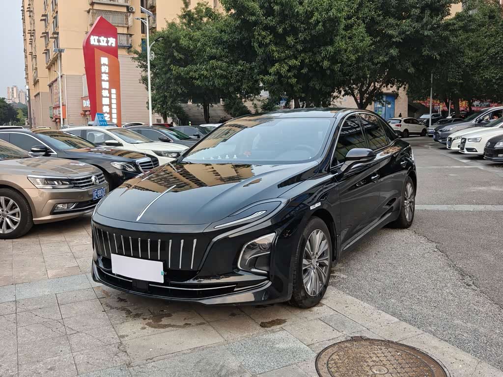 Hongqi E-QM5