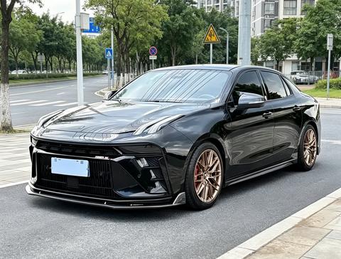 Lynk & Co 03