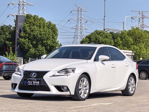 Lexus IS