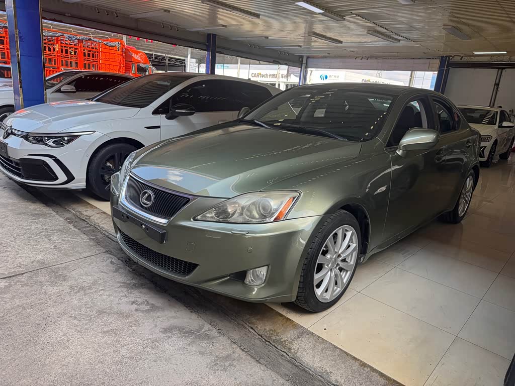 Lexus IS