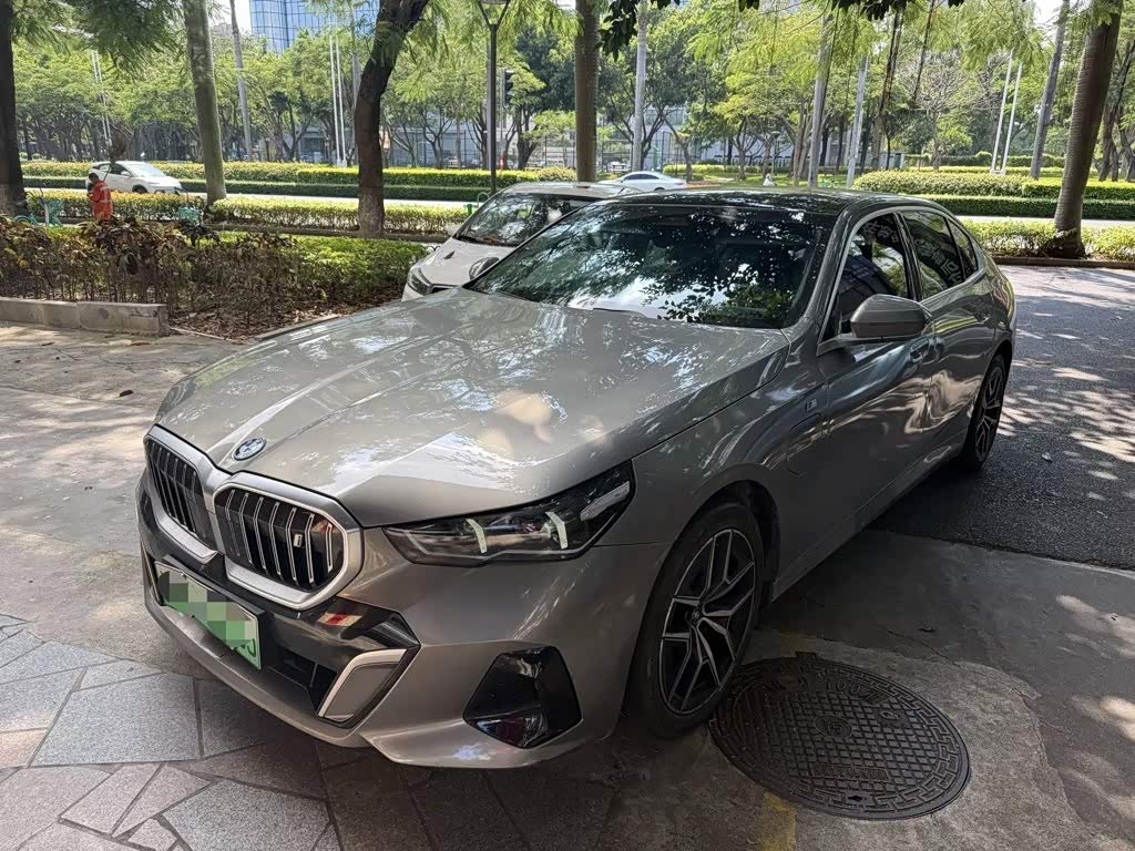 BMW i5