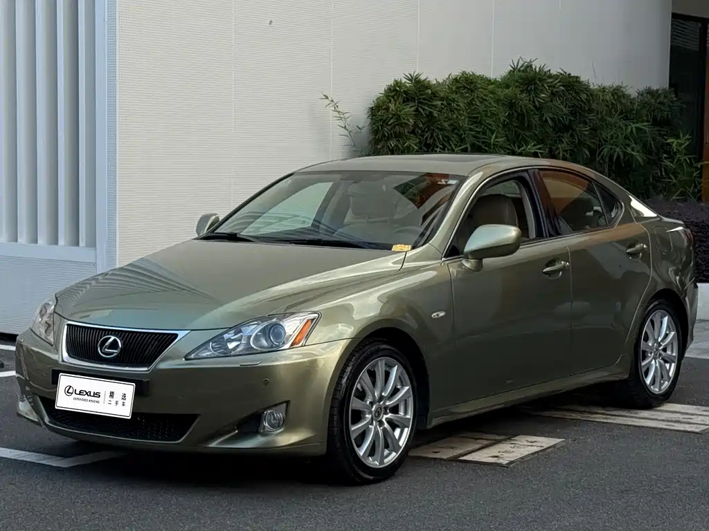 Lexus IS