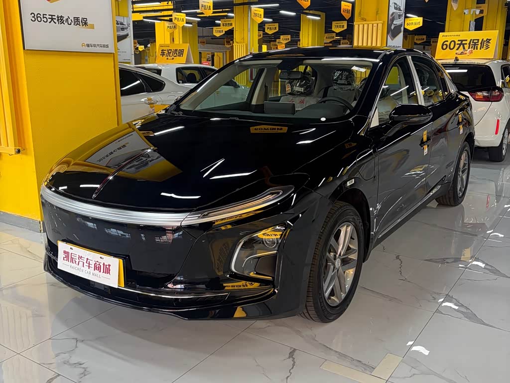 Hongqi E-QM5
