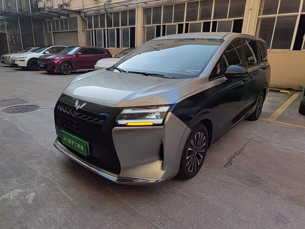 Wuling 730