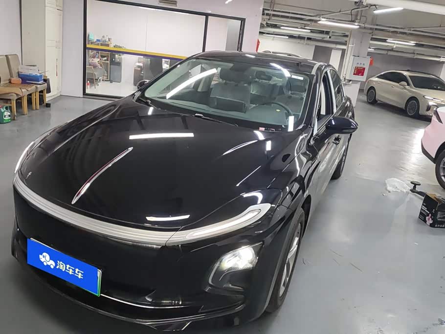 Hongqi E-QM5