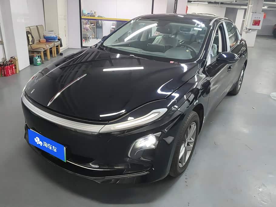Hongqi E-QM5