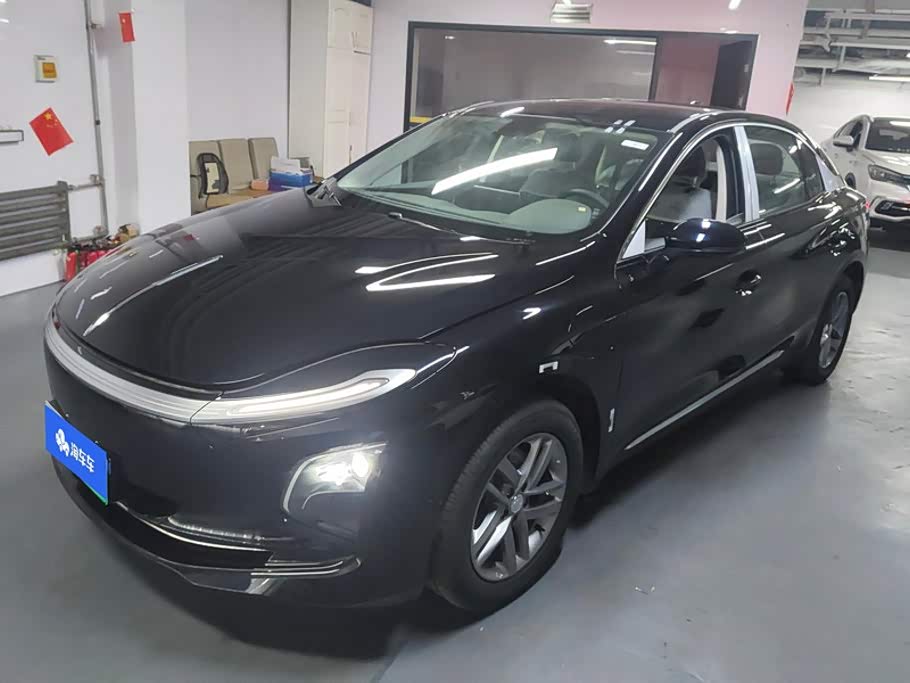 Hongqi E-QM5