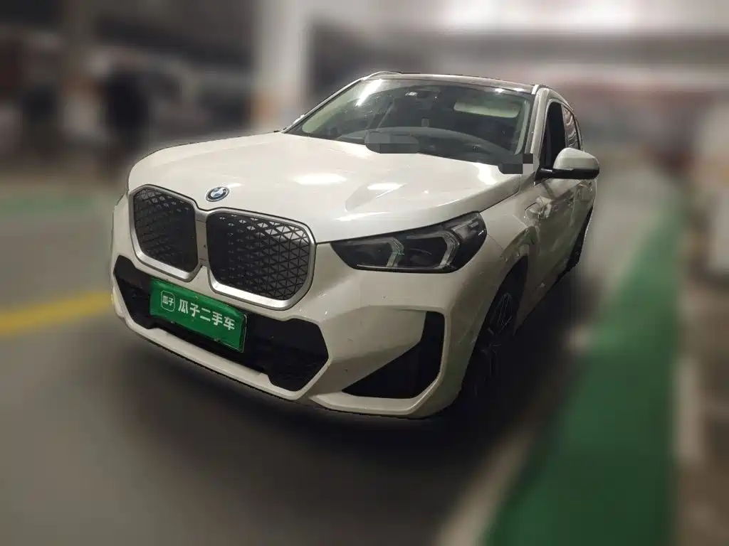 BMW iX1