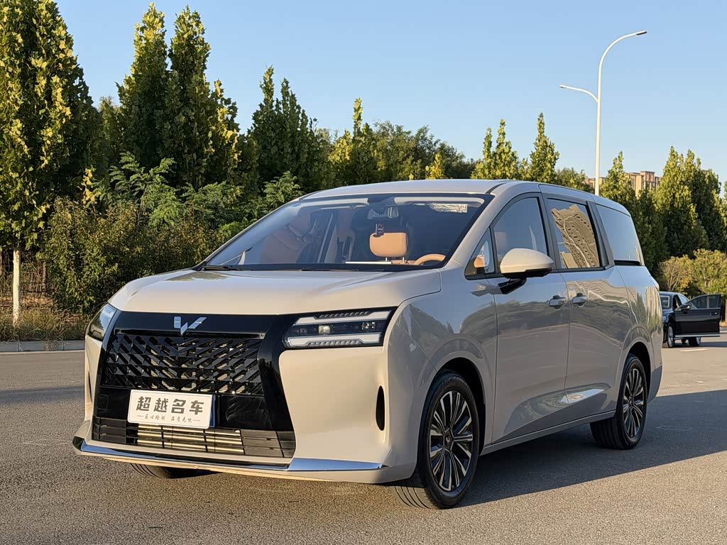 Wuling 730