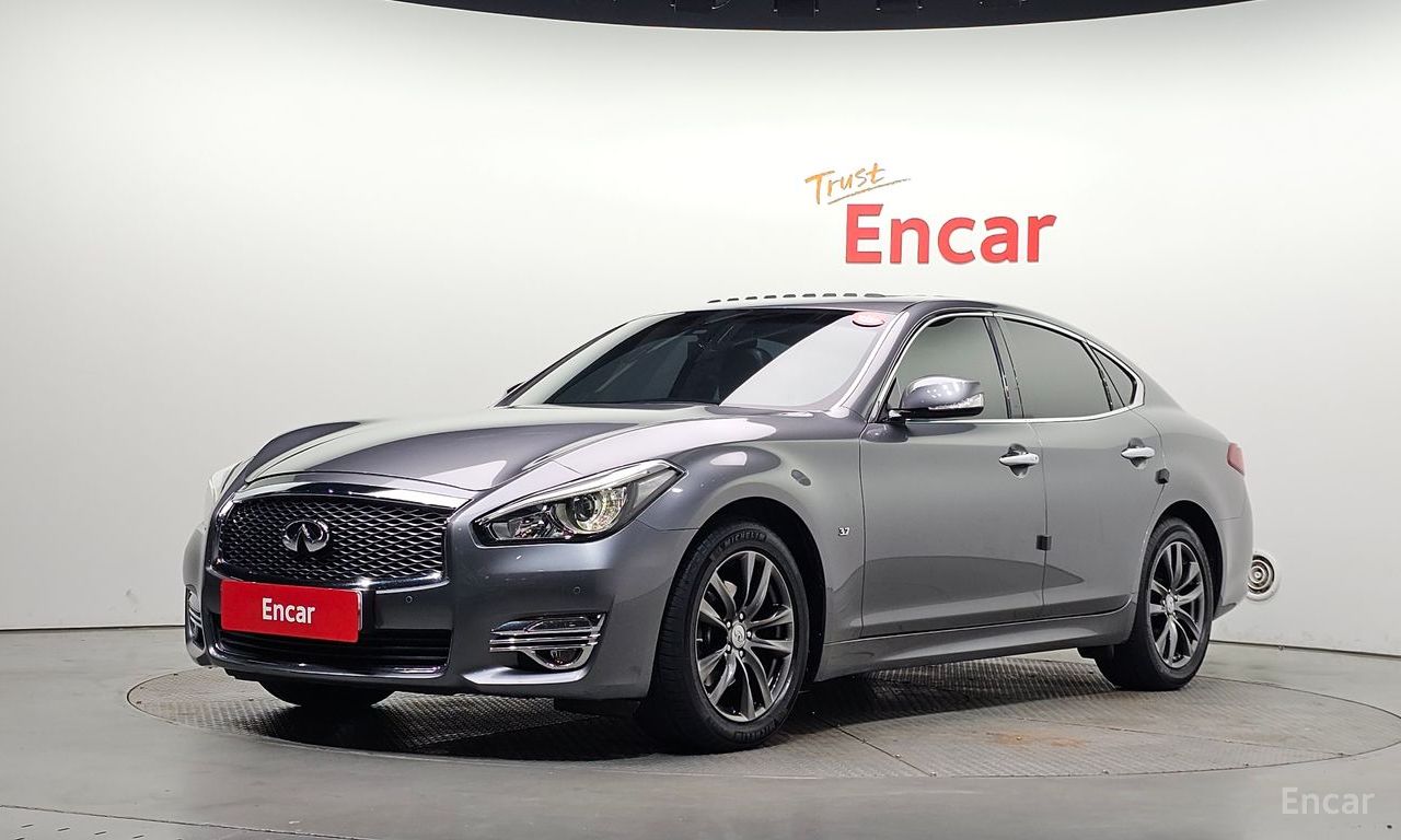 Infiniti Q70