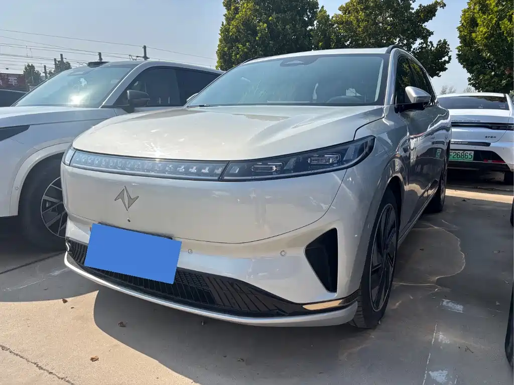 Dongfeng eπ008