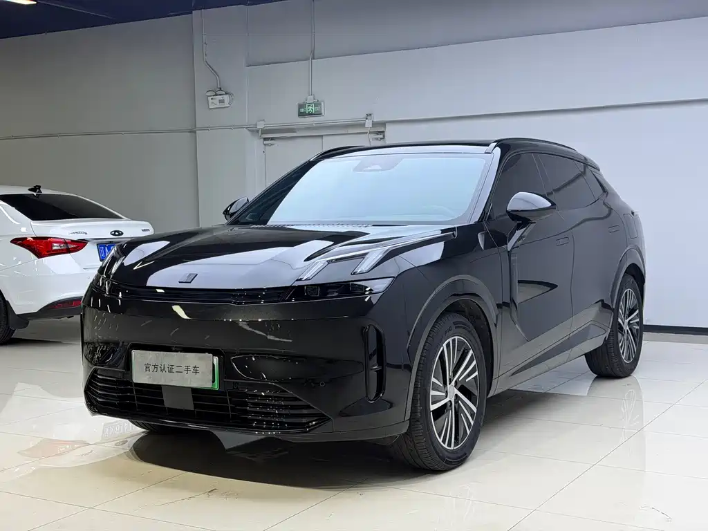 Lynk & Co 08 EM-P