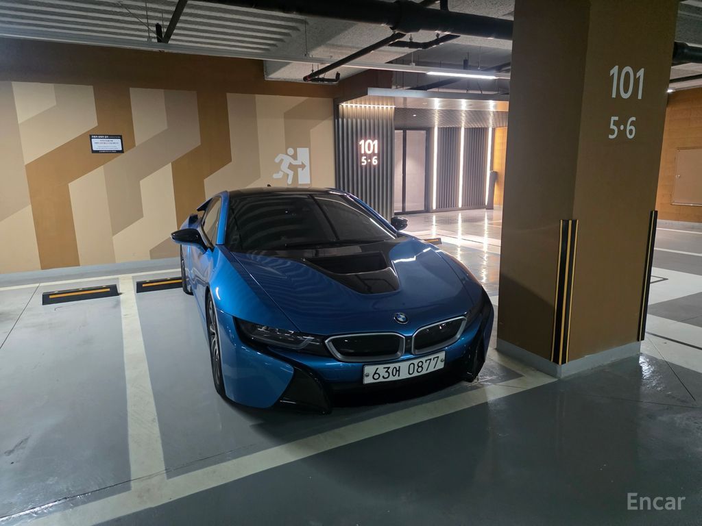 BMW i8