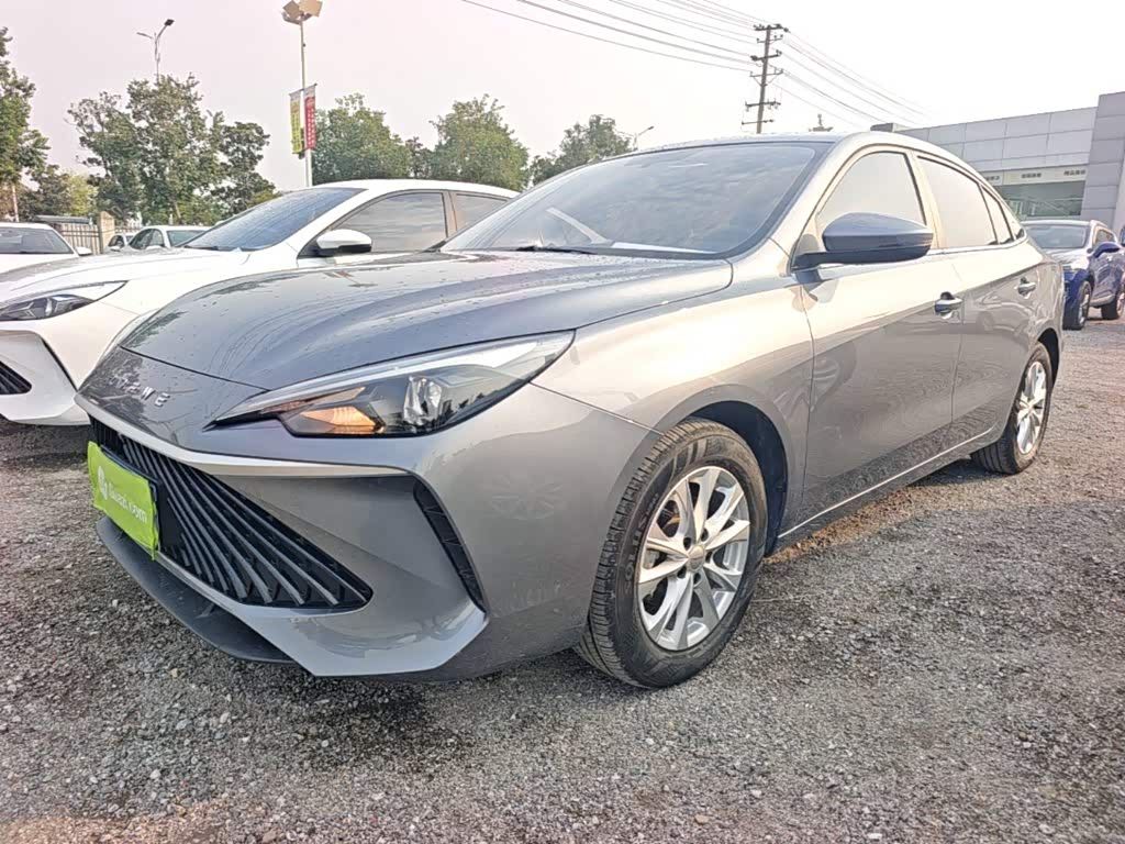 Roewe i5