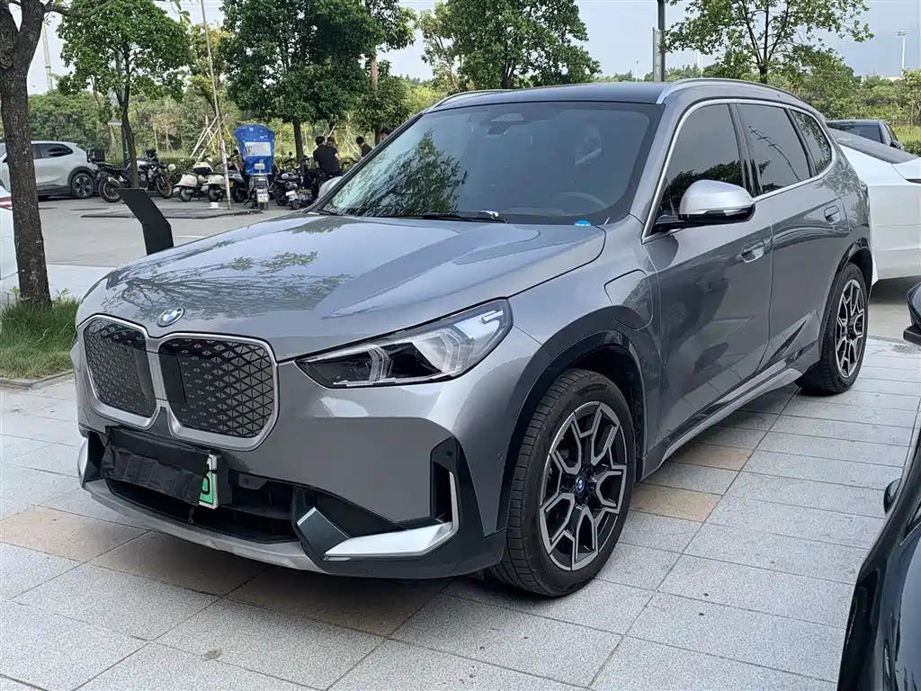 BMW iX1