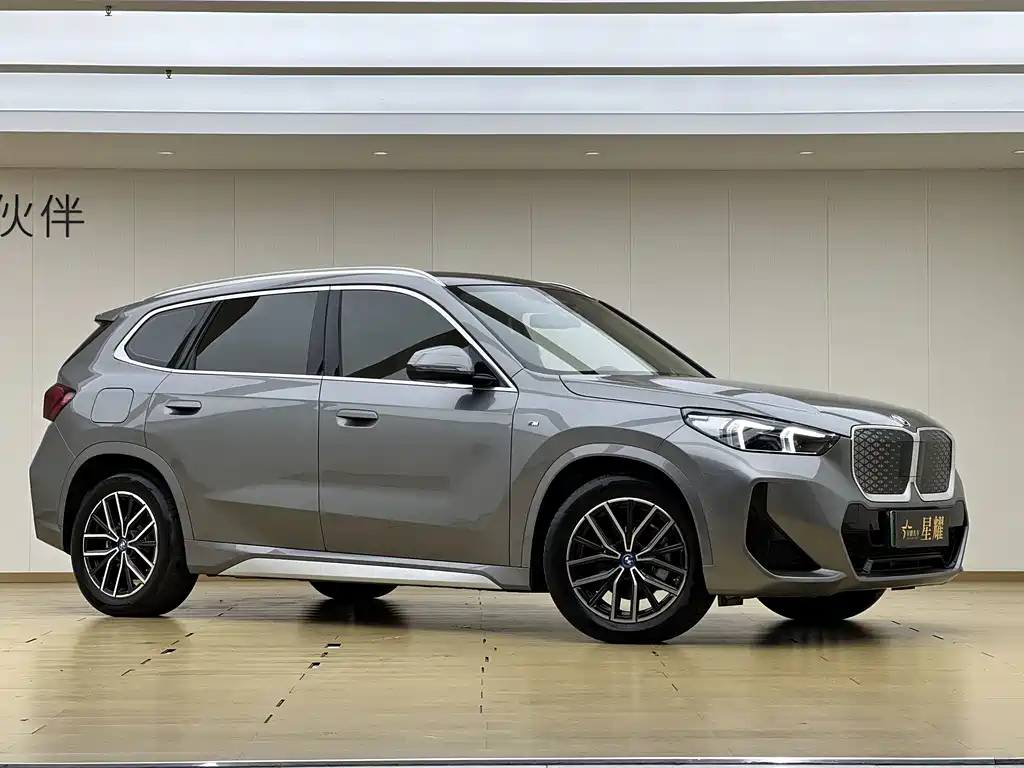 BMW iX1