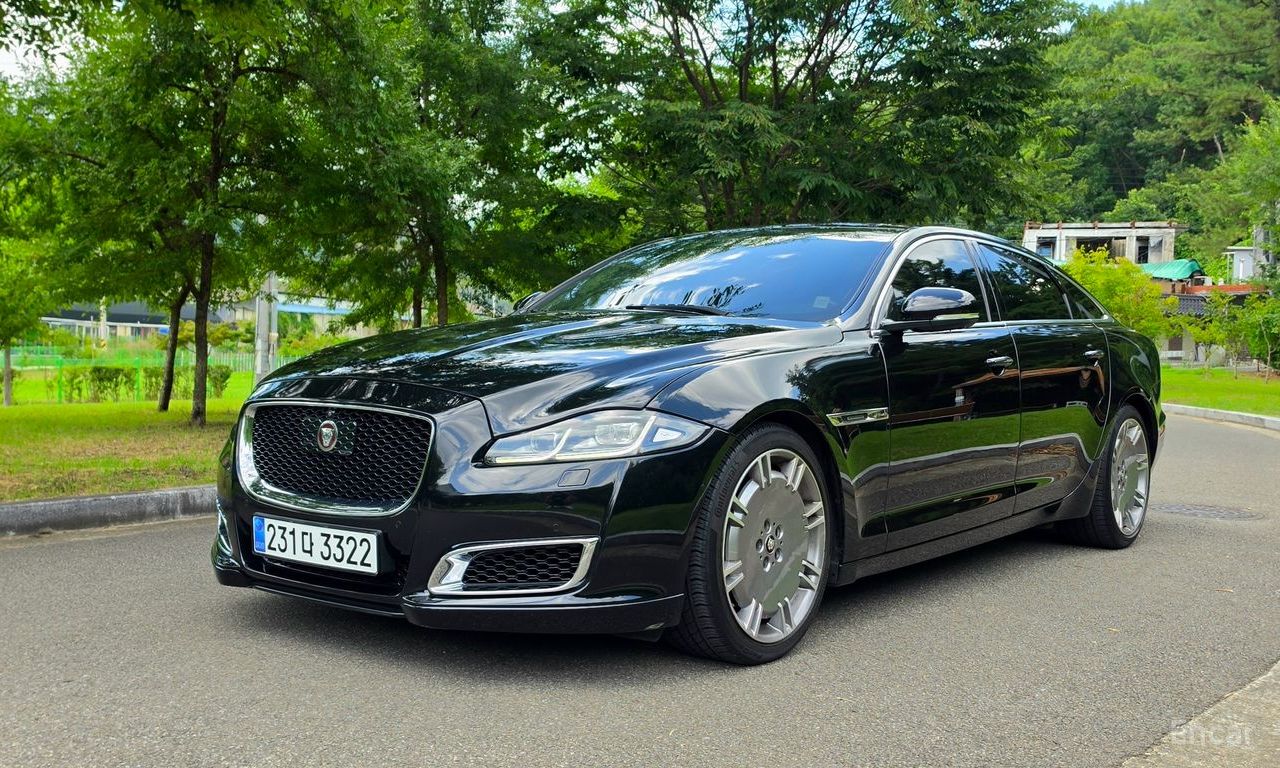 Jaguar XJ