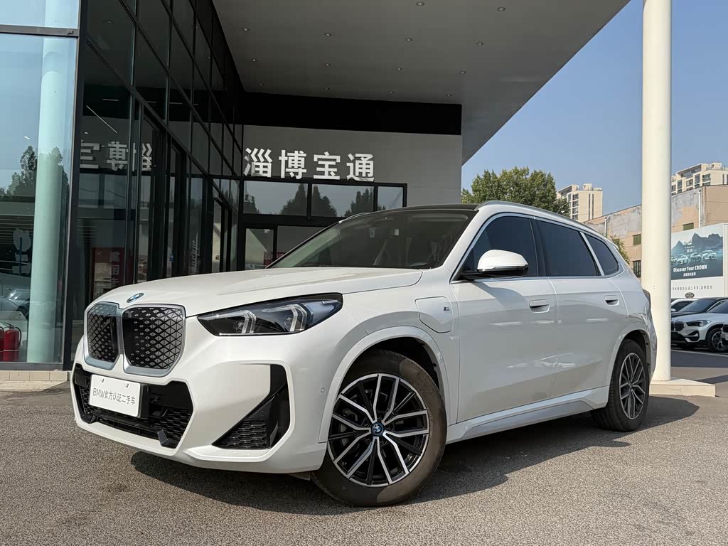 BMW iX1