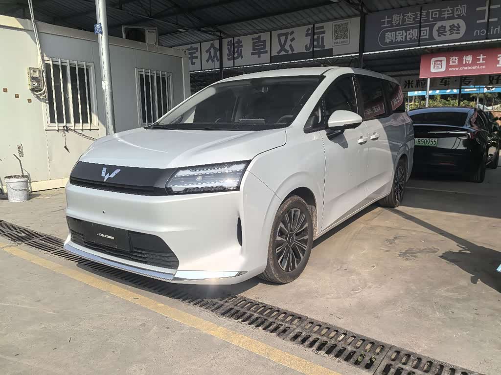 Wuling 730