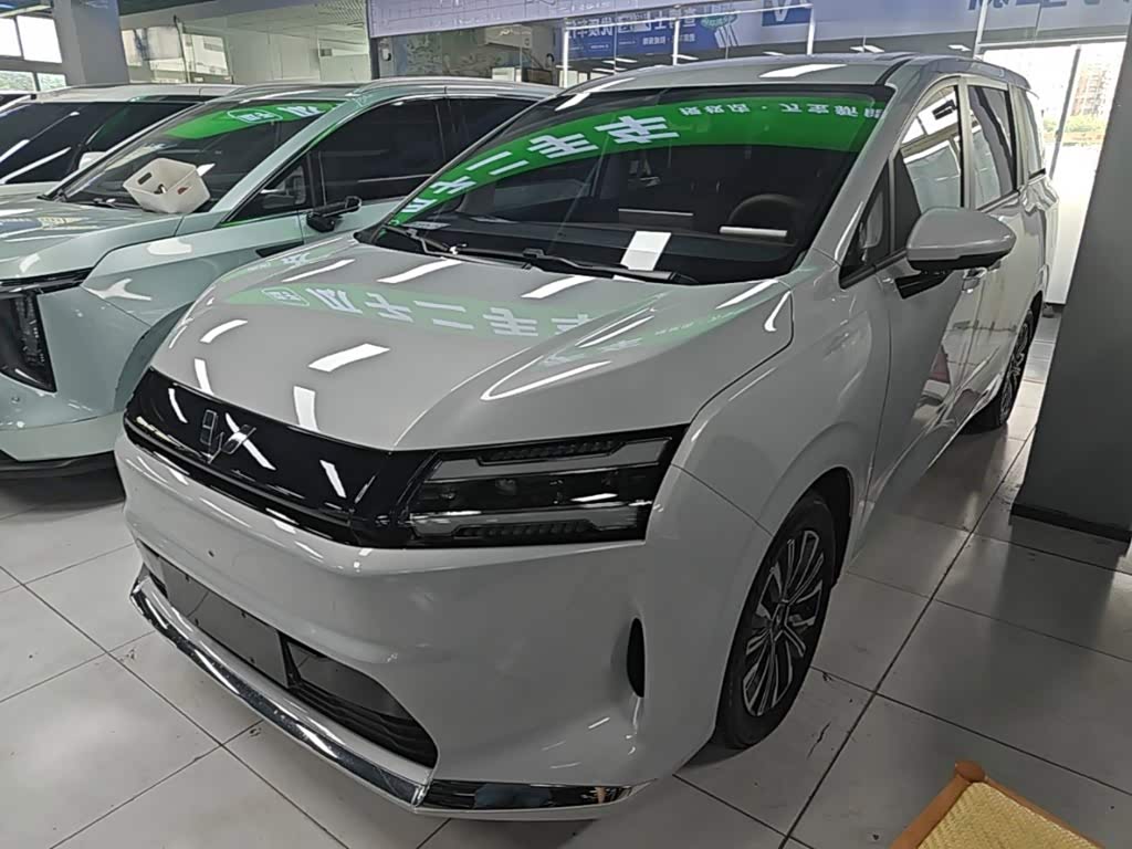 Wuling 730