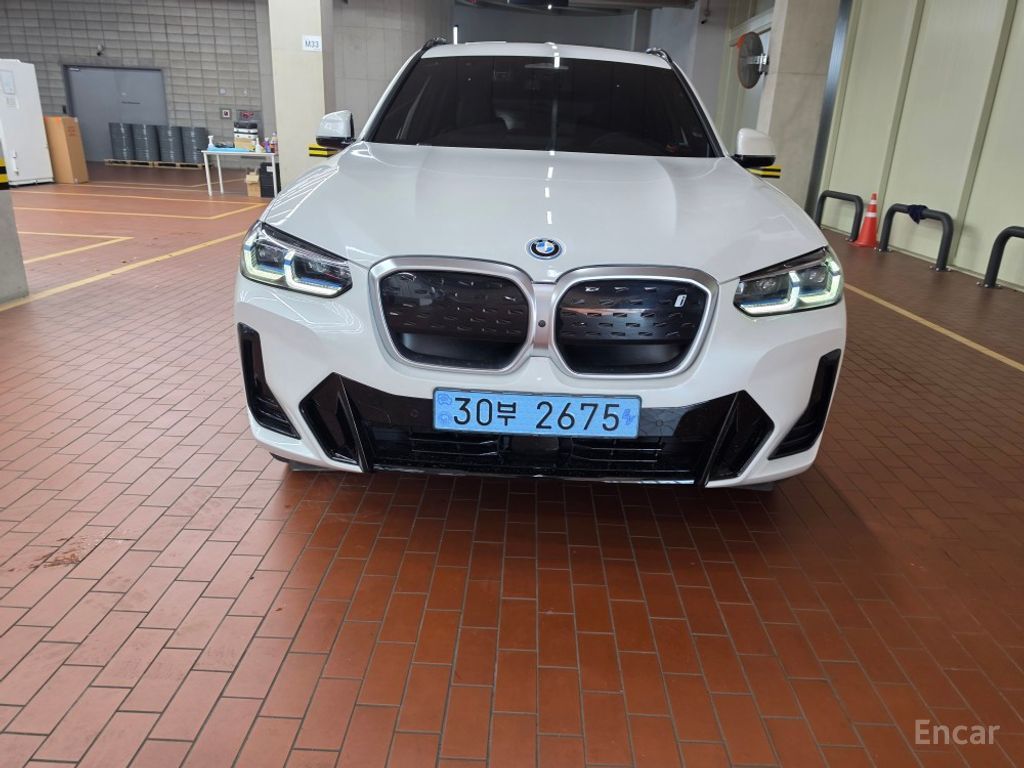 BMW iX3