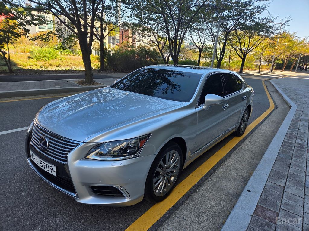 Lexus LS