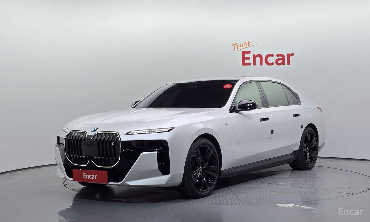 BMW i7